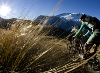 Profitez des activitésde VTT en Tarentaise (Alpes), descente du domaine de l'Espace San Bernardo en toute liberté