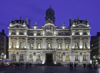 côté place des Terreaux, de nuit