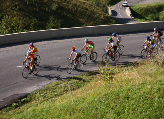 cyclistes dans le col de la Colombière