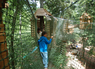 Cabanes perchées au Parcours Aventure Trièves