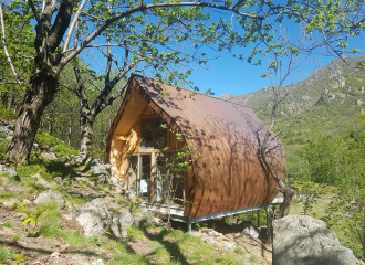 The 'Cabanes du Loup Bleu' guesthouse