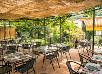 Les Touristes Restaurant