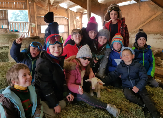 Visite à la ferme colo isere vercors hiver