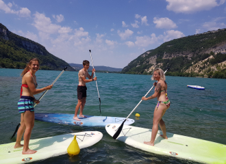 Stand up paddle sur la lac de Nantua