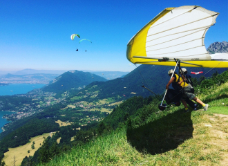 hang-glider at col de la Forclaz pass