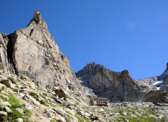 Refuge du Soreiller et l’Aiguille Dibona - Hiking