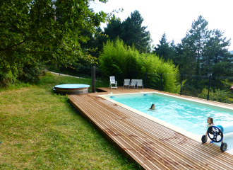 Piscine aux chalets d'Arbres à Darbres